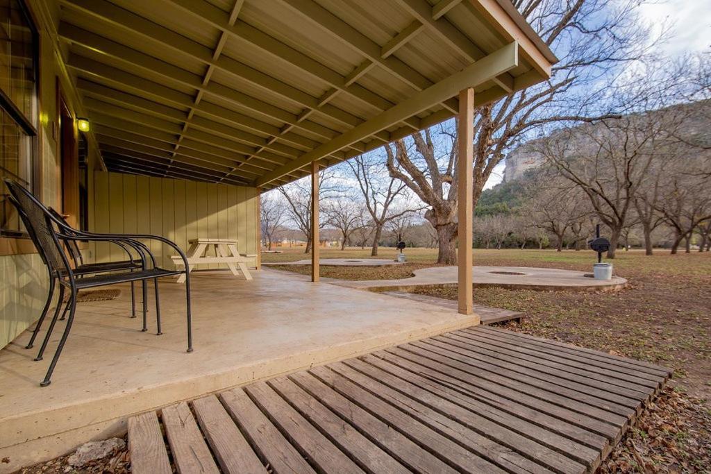 Seven Bluff Cabins Concan Kültér fotó
