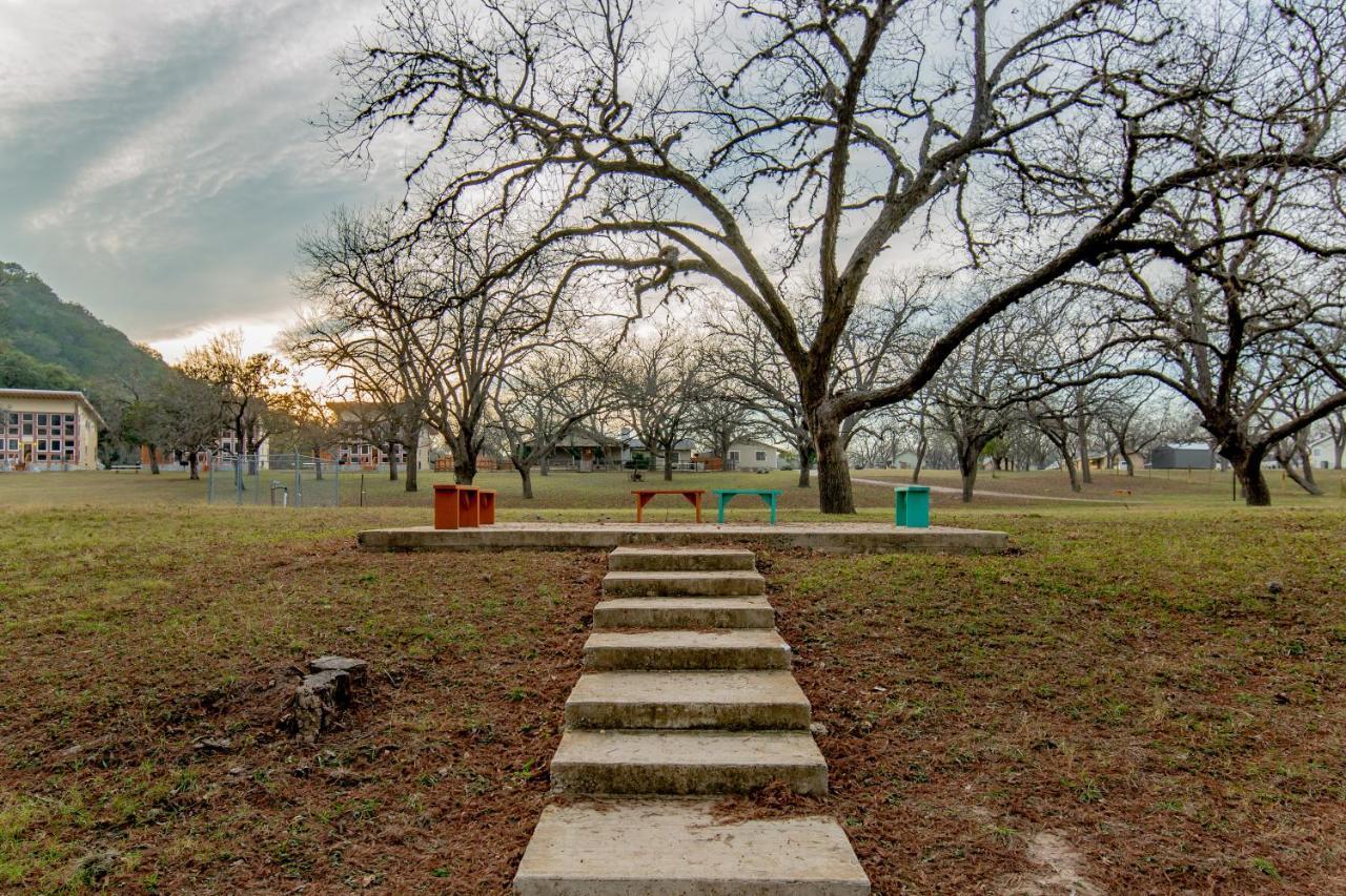 Seven Bluff Cabins Concan Kültér fotó