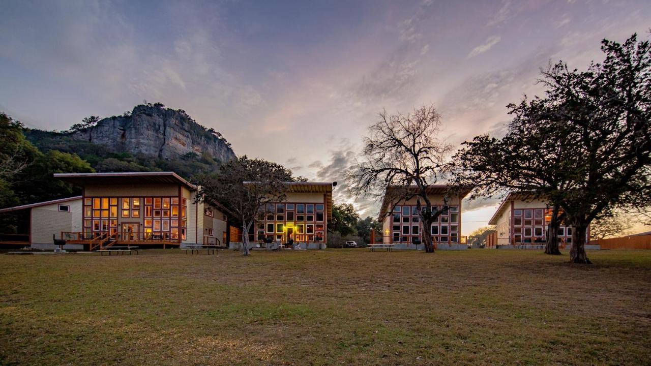 Seven Bluff Cabins Concan Kültér fotó